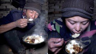 Manjita cooking dinner in her hut || Pork curry & rice in dinner ||