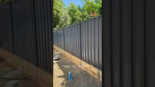 Colourbond fence over the top of timber retaining wall #diy #fencing #gardendesign #construction