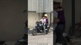 The female cyclist I just met has a built-in bouncing function when she gets on the bike!#automobile