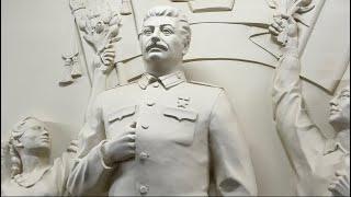 Stalin statue appears in the Moscow Metro