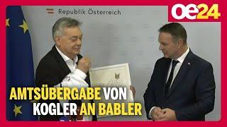 Werner Kogler übergibt Andreas Babler „schirchstes Haus“