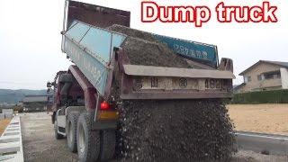 はたらくくるま　ダンプカー　Dump truck下層路盤材搬入 Construction site in Japan