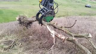 Screening sand and tree shear on the Engcon ec214