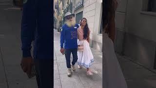 Sadhguru and Radhe go for a stroll in Milano #FatherAndDaughter #CandidWithSadhguru