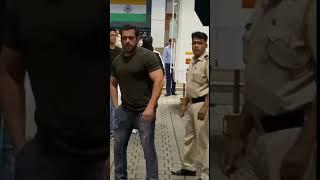 Salman Khan looks dapper in casuals Full all Police Security #trending #shorts #viral #salmankhan