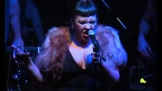 Kira Puru & the Bruise : "One Eye Open"