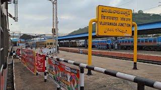 VIJAYAWADA JUNCTION RAILWAY STATION ON BOARD ARRIVING & DEPARTING VSKP-NZM SWARNA JAYANTI EXPRESS