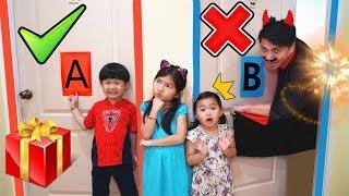 別選錯門挑戰！見到爸爸？還是禮物呢？親子互動~ Don't Choose the Wrong Door！Fun for Kids.