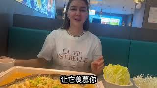 给俄罗斯闺蜜分享中国美食，给她羡慕坏了：恨不得现在就飞来！