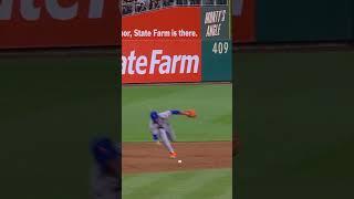 Francisco Lindor makes a jaw-dropping barehanded play on #FridayNightBaseball 