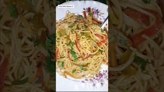 Street Style Veg Chowmin #shorts #chowmin #noodles #noodlesrecipe #youtubeshorts #noodle