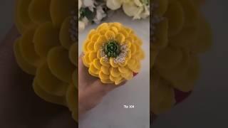 Gorgeous American buttercream flower using tip 104 and Russian nozzle #flowers#ideas#tutorial