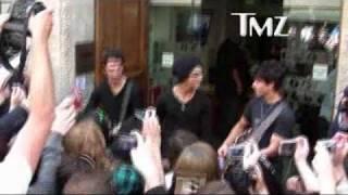 Jonas Brothers Ask Their Fans To Keep Quiet In Front Of Hotel : )