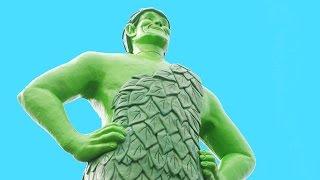 Green Giant - Funny vacation ideas - Cherry and a giant object roadside attraction road trip