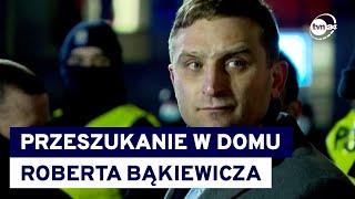 Policja w domu Bąkiewicza. "Robią rewizję" @TVN24