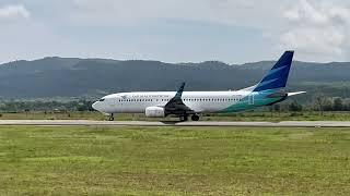 Boeing 737-800 Take Off With Full Power At A Small Airport