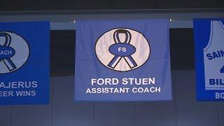 St. Louis University Men's Basketball team pay tribute to former assistant coach