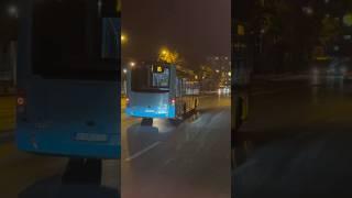 Autobuzul Otokar C12 #6418 în zona Autogara Militari efectuând retragere