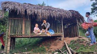 15 days single mother builds bamboo house and the help of a kind man