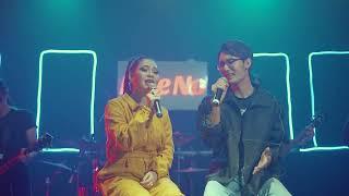 Mee No + Nyein Chan Co - အားနည်းချက် [Live Performance]