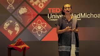 Las múltiples raíces de la tradición y la dive | AMALIA RAMÍREZ GARAYZAR | TEDxUniversidadMichoacana