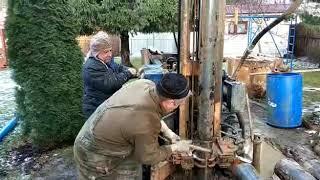 Бурение скважины на воду малогабаритной установкой.