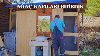 KÖYDEKİ BAHÇE TUVALETİMİZİN AĞAÇ KAPILARINI BİTİRDİK - BASİT AĞAÇ KAPI YAPIMI - KÖYE GÖÇ