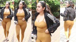 Akansha Ranjan Kapoor Showing Off Her Deep Cleavage In $exy Gym Outfit Snapped At Divya Yoga Bandra