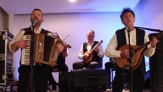 Loch Lomond song LIVE performed by Charlie Abel & Iron Broo Ceilidh Band. Lyrics in Captions