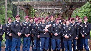 Fallen soldier's newborn baby photographed with dad's Army "brothers"