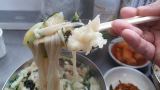 찬바람 불면 더 땡기는 뜨끈한 잔치국수, 칼수제비 / korean noodles / korean street food