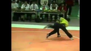 Josh Waitzkin vs. "The Yellow Bull School" - Moving Step Push Hands - 2004 Tai Chi World Cup