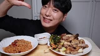 삼겹살 듬뿍 쌓아올려서 태국에서 파는 마라불닭볶음면과 함께 ASMR Korea BBQ MukBang Eatingshow#