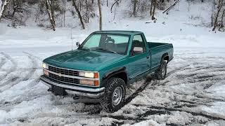 1993 Chevrolet K2500 7.4L 4x4 5-Speed Walk-around