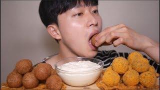 BHC달콤바삭치즈볼 옆에 뿌링클소스 그리고 뿌링치즈볼 리얼사운드 먹방ㆍASMR Cheese ball Eating Sounds