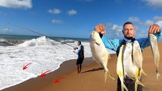 PESCA DE PRAIA usando apenas ISCA NATURAL!!! TATUÍ ou TATUÍRA? O PAMPO não RESISTE.