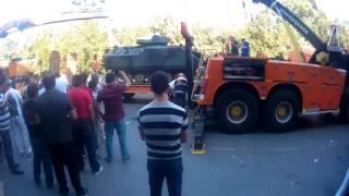 16 Temmuz 2016 Nuhkuyusu Caddesi Tankın Vinçlerle Kaldırılması 2/3