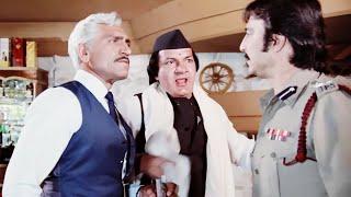 तुम पुलिस वाले गली के कुत्तो जैसे हो, बेवजह काटने तो दौड़ते हो - Amrish Puri Dhamakedar Action