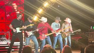 Brooks & Dunn - Hard Workin' Man (Houston 05.17.24) HD