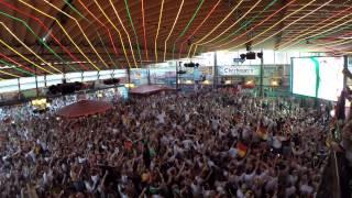 Deutsche Fans im Bierkönig singen die Hymne vor dem WM-Finale