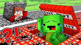 JJ and Mikey: DANGEROUS Secret Base Battle in Minecraft - Maizen