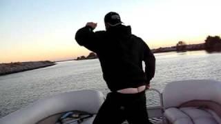 Dancing on Pontoon boat Acting a fool , ASSSS Crackin !!!!!