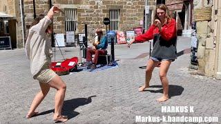 Busker gets them dancing in Hobart! - ‘Sixteen Tons’