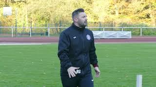 Sebastian Tyrala gibt Anweisungen beim ersten Training beim Wuppertaler SV