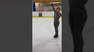 ️ 3 turns and Crossovers ️ #ytshorts #shorts #iceskating #figureskating #patinajesobrehielo