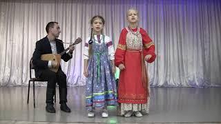 С вечера тучи заходили шуточная исполняют дуэт Марья Борискина и  Полина Уланова