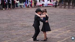 NIÑOS BAILANDO TANGO - SARANDÍ GRANDE