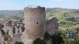 Girovolando il Castello Medioevale di Cleto (CS) Calabria, Italia Vista Drone.