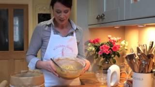 Kitchen Queen  - How to make a Christmas Cake