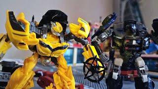 Transformers Stop Motion: Bumblebee VS Barricade